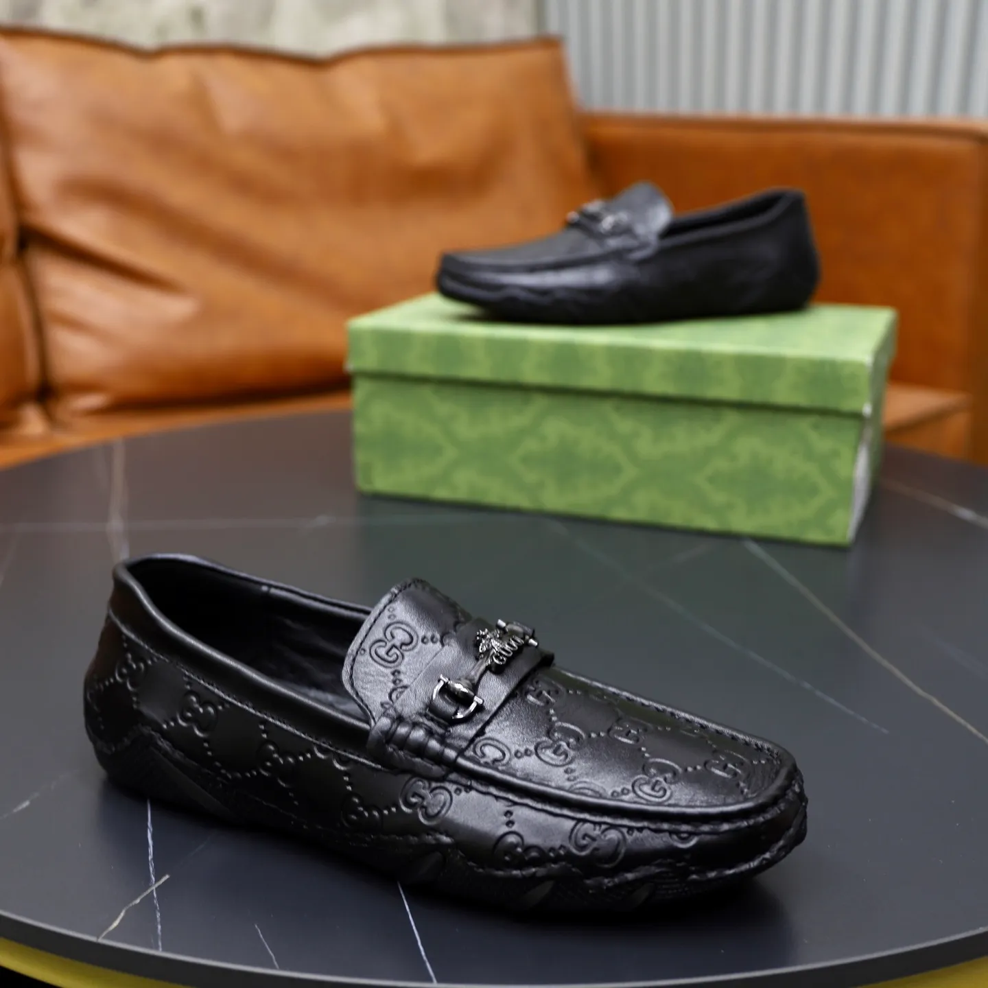 Ex-factory price: 400💰🙅‍♂️🙅‍♂️🙅‍♂️ Brand: Gucci GuCCI Standard code: Men's code 38-44 (45 can be customized) Grade: Same as the official website Material: Original leather stitching and hand stitching Comfortable and wear-resistant outsole Style category: Men's fashionable casual slip-on shoes Distinguished big-name luxury elements Top luxury Color: Color of the actual picture